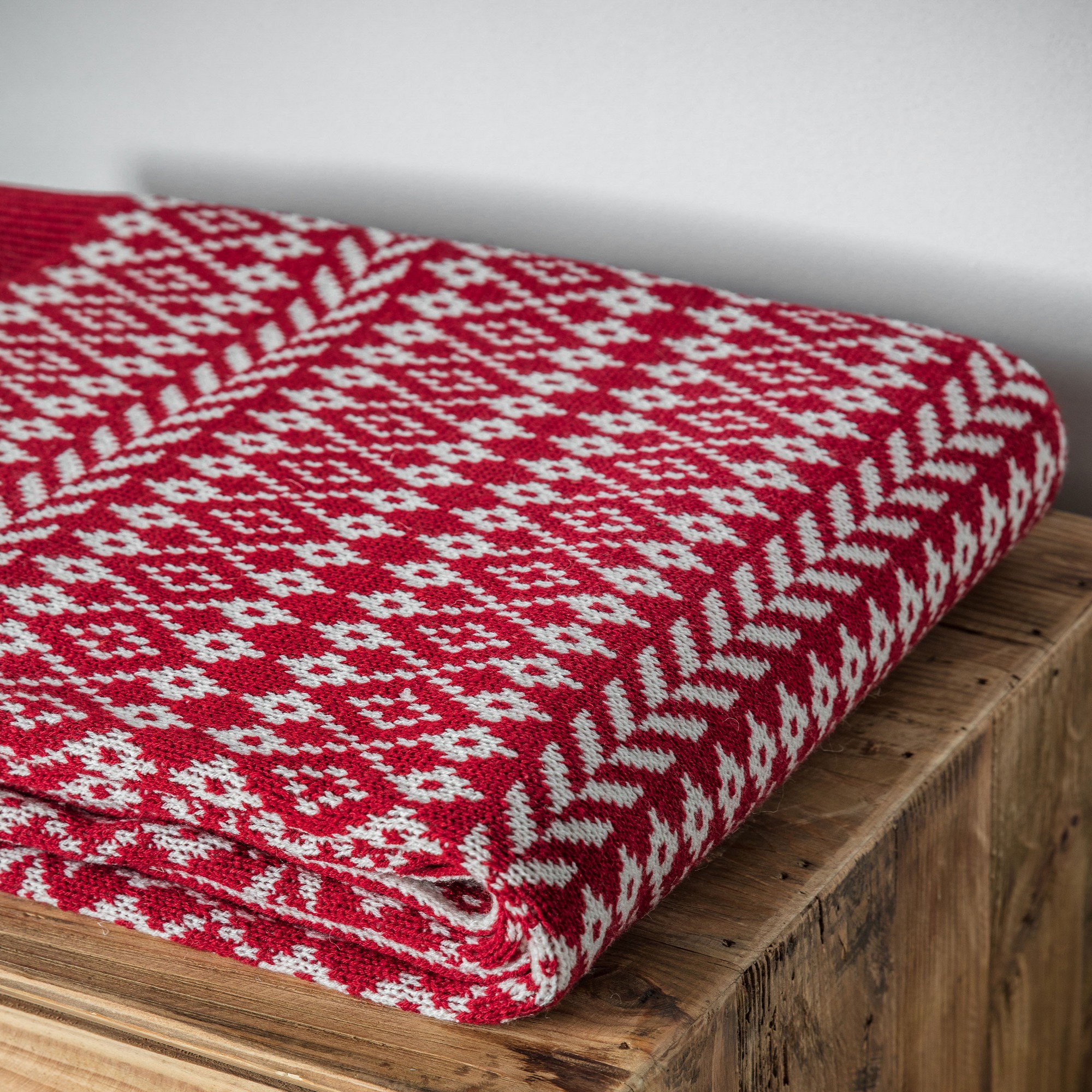 Fairisle Diamond Kilburn Scott Throw In Red